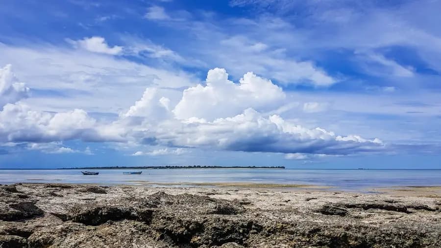 azura-quilalea-private-island-mozambique — pool