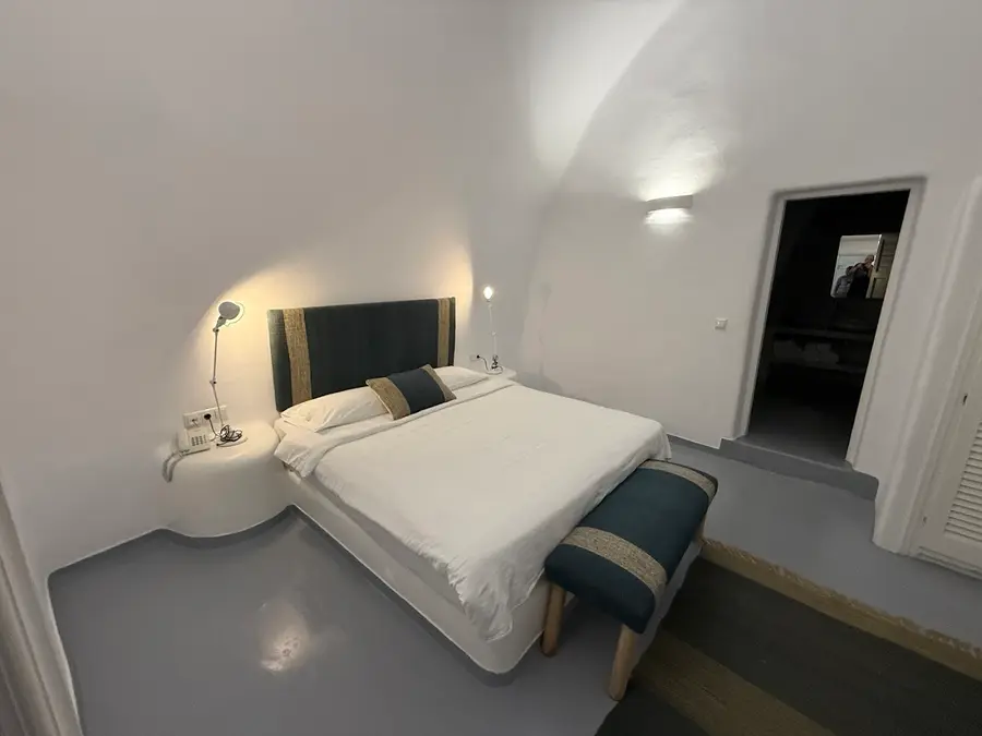 cliff-side-suites-santorini — room
