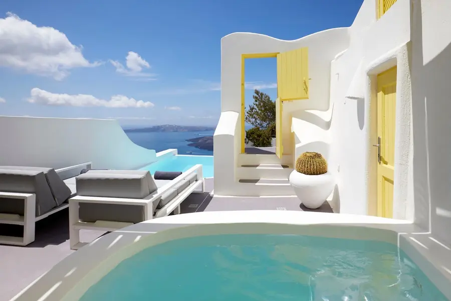 dreams-luxury-suites-imerovigli-santorini — pool