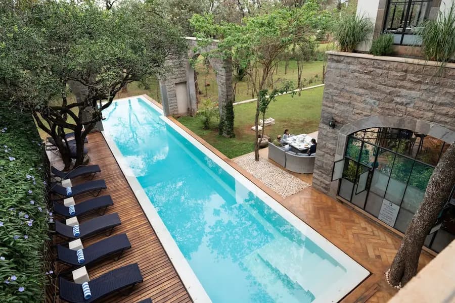 giraffe-manor-nairobi-kenya — dining