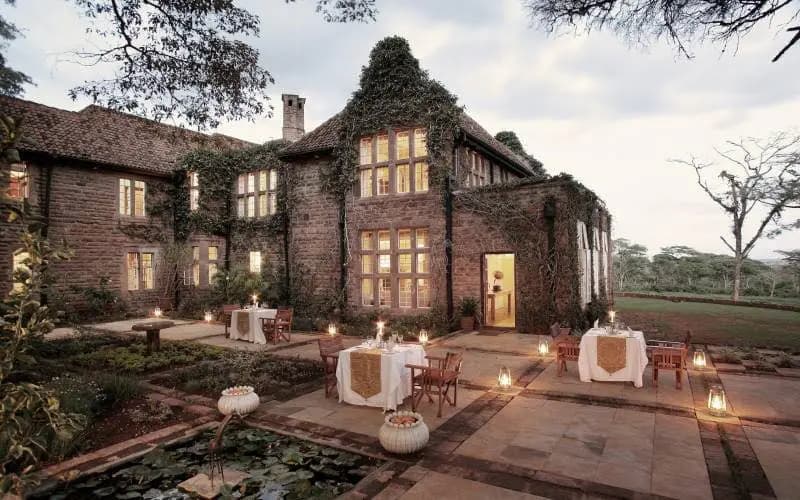 giraffe-manor-nairobi-kenya — room