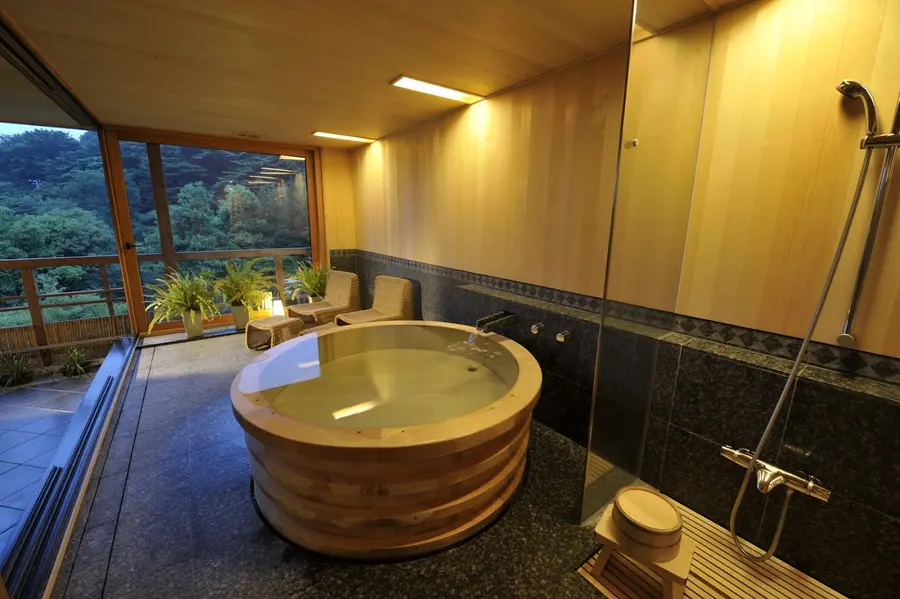 gora-kadan-hakone-japan — pool