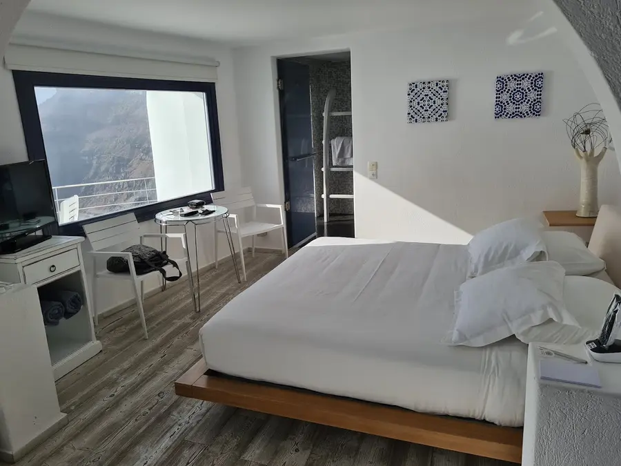 homeric-poems-santorini — pool