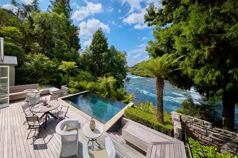 huka-lodge-taupo-new-zealand — room