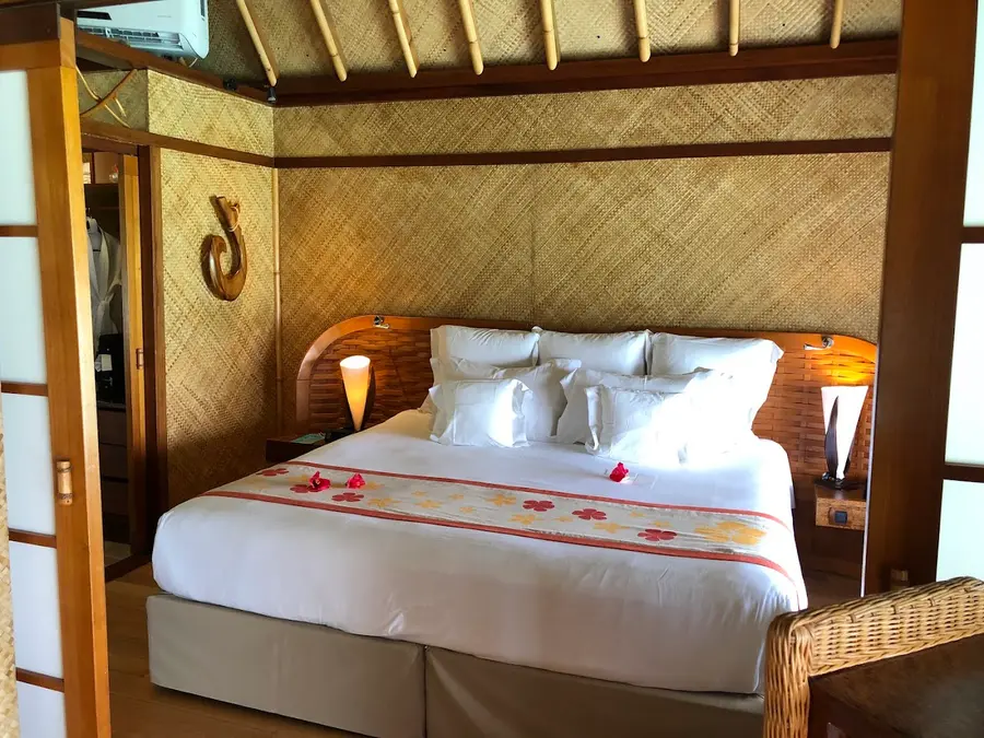 intercontinental-le-moana-bora-bora-resort-bora-bora — pool