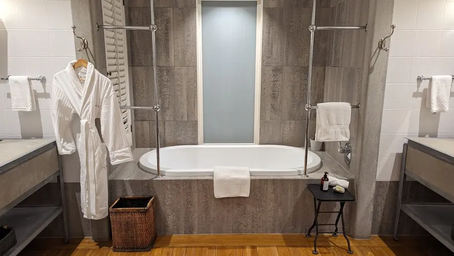 kauri-cliffs-lodge-new-zealand — room