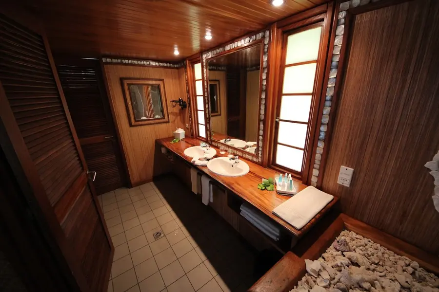 kia-ora-resort-rangiroa-french-polynesia — room