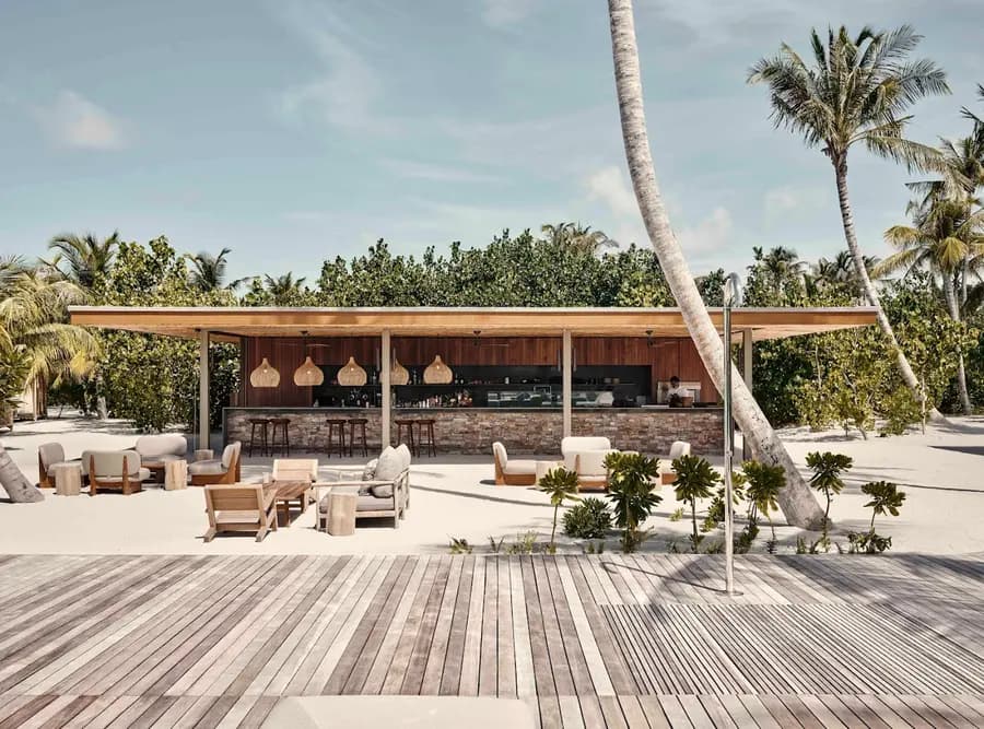 patina-maldives-fari-islands — pool