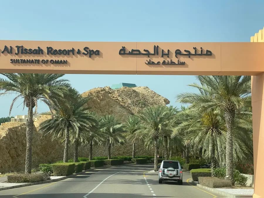 shangri-la-barr-al-jissah-oman — room
