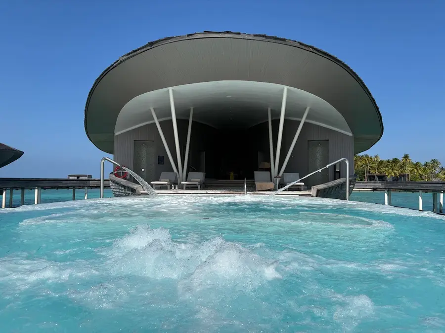 the-st-regis-maldives-vommuli-resort-maldives — dining