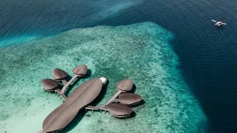 the-st-regis-maldives-vommuli-resort-maldives — hero