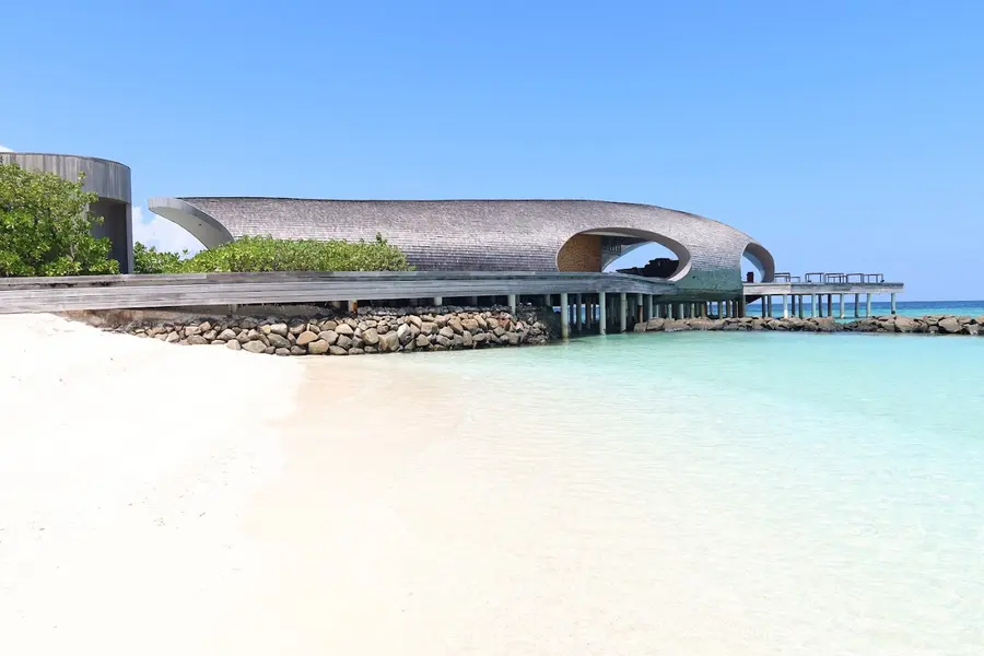 the-st-regis-maldives-vommuli-resort-maldives — pool