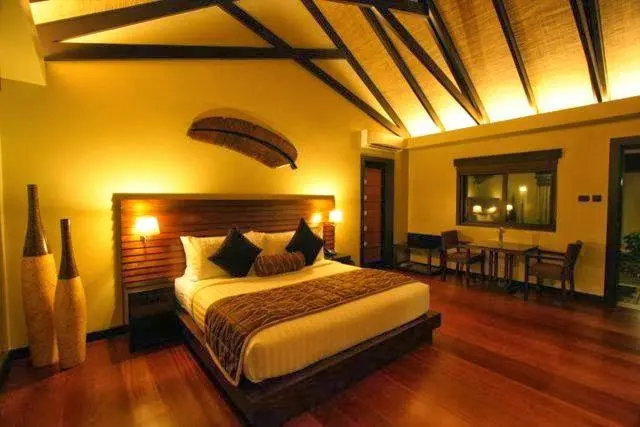 two-seasons-coron-island-philippines — pool