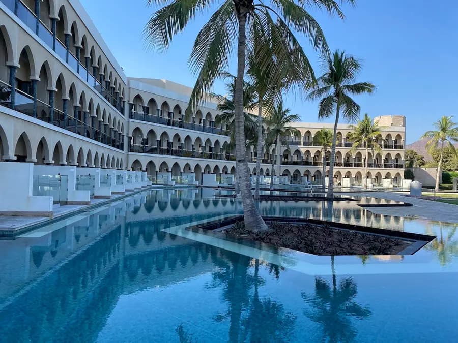 al-bustan-palace-ritz-carlton-oman — dining