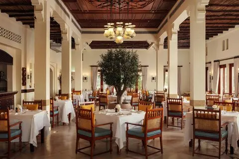 al-maha-desert-resort-uae — pool