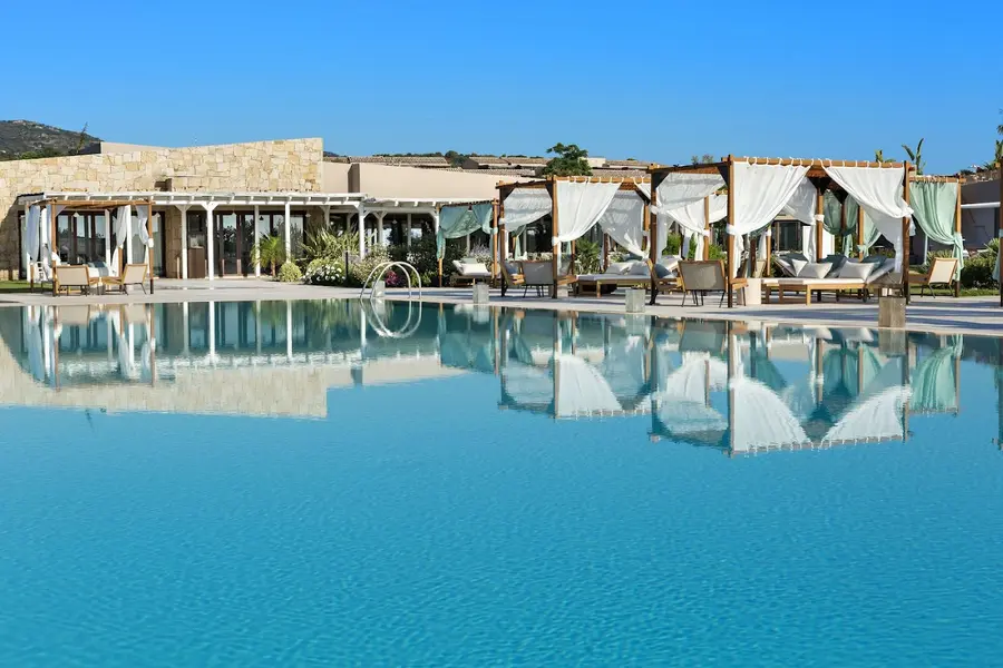baglioni-resort-sardinia — pool