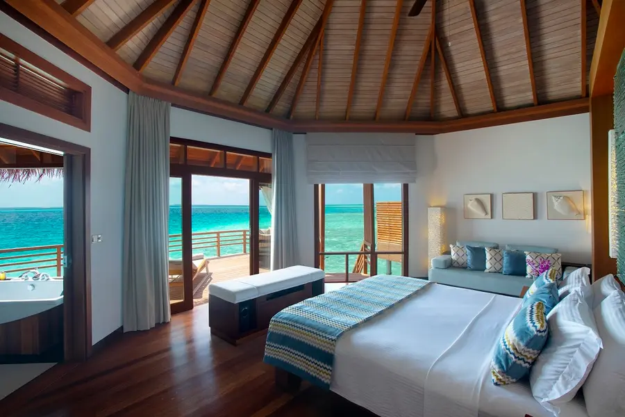 baros-maldives-resort — dining