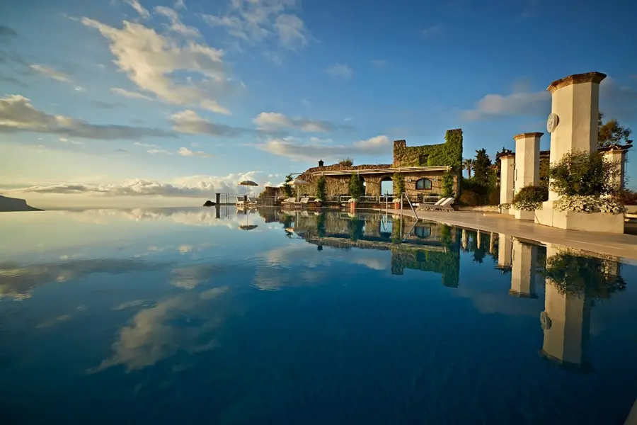 belmond-hotel-caruso-italy — dining