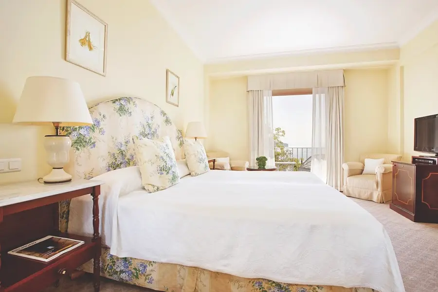 belmond-reids-palace-madeira-portugal — dining