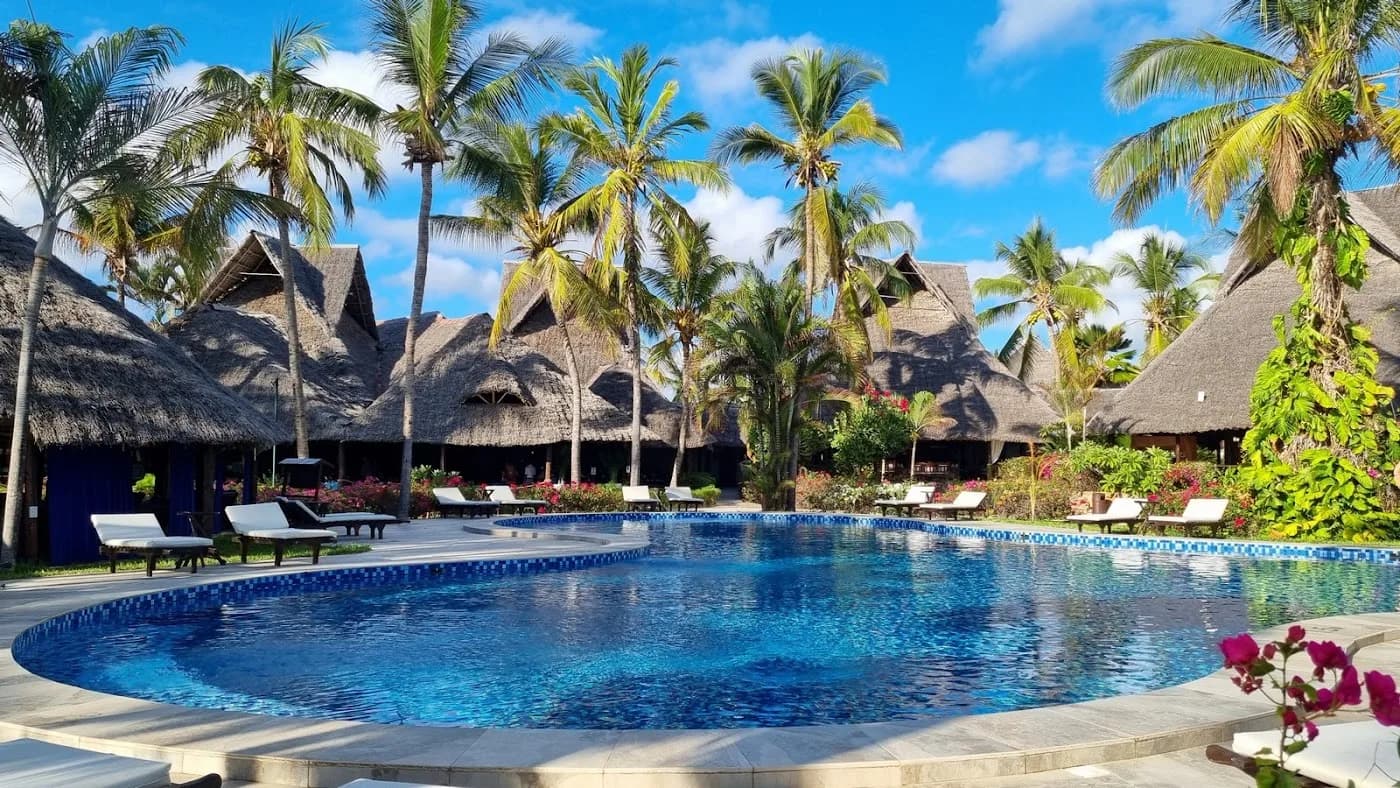 breezes-beach-club-zanzibar β hero