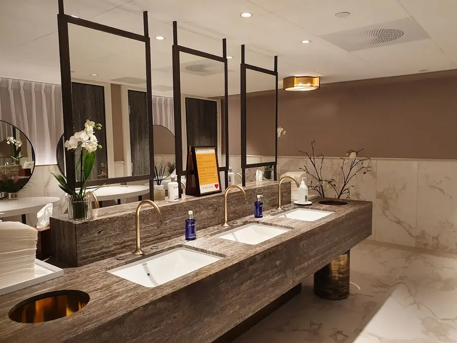 britannia-hotel-trondheim-norway — room