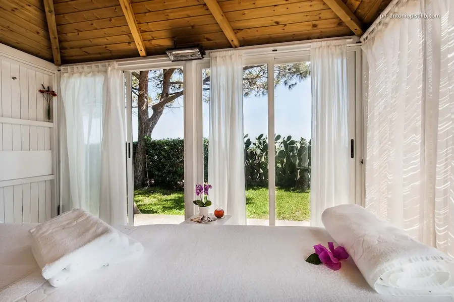 capofaro-locanda-malvasia-sicily — room