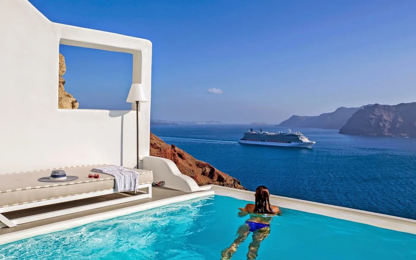 charisma-suites-oia-santorini β hero