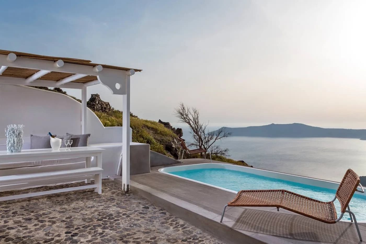 chromata-hotel-santorini β hero