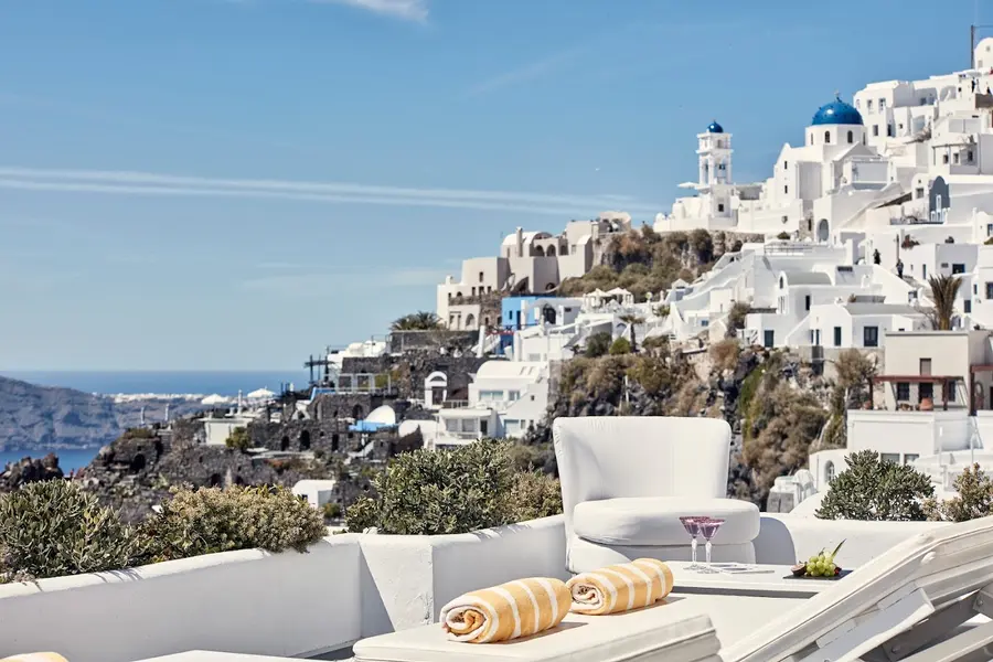chromata-hotel-santorini — room