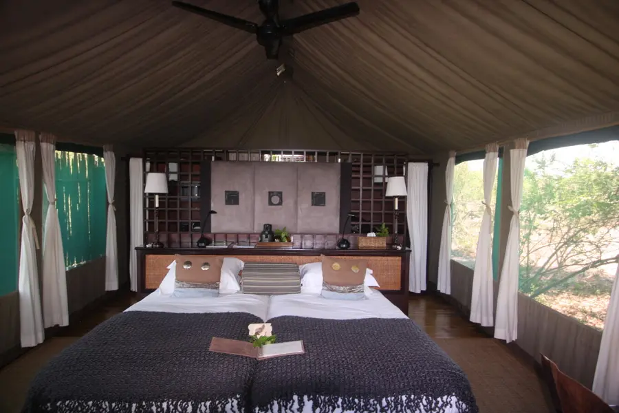 duba-plains-camp-great-plains-botswana — room