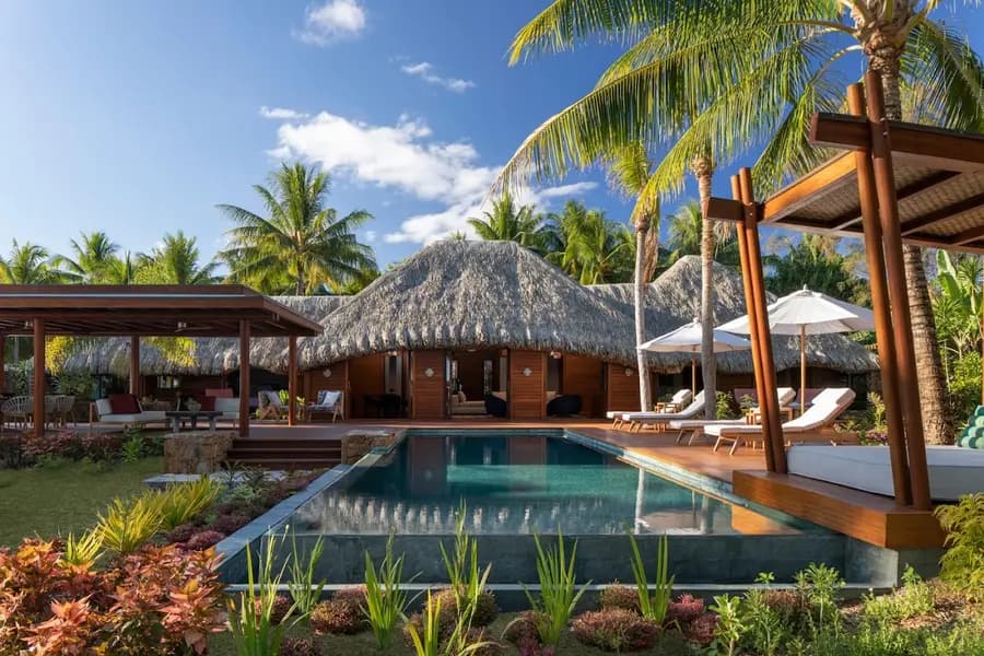 four-seasons-bora-bora — pool