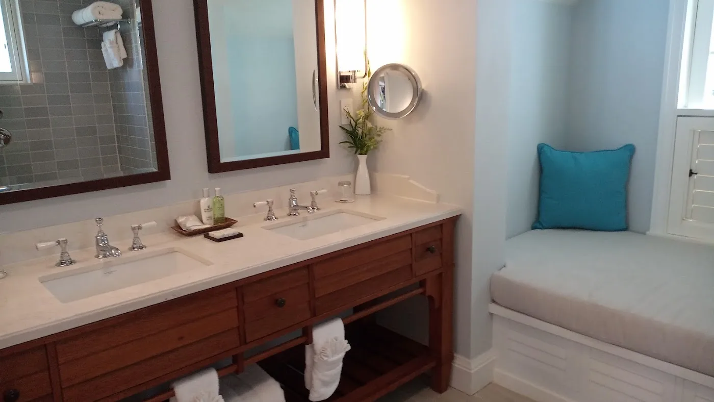 half-moon-jamaica β hero