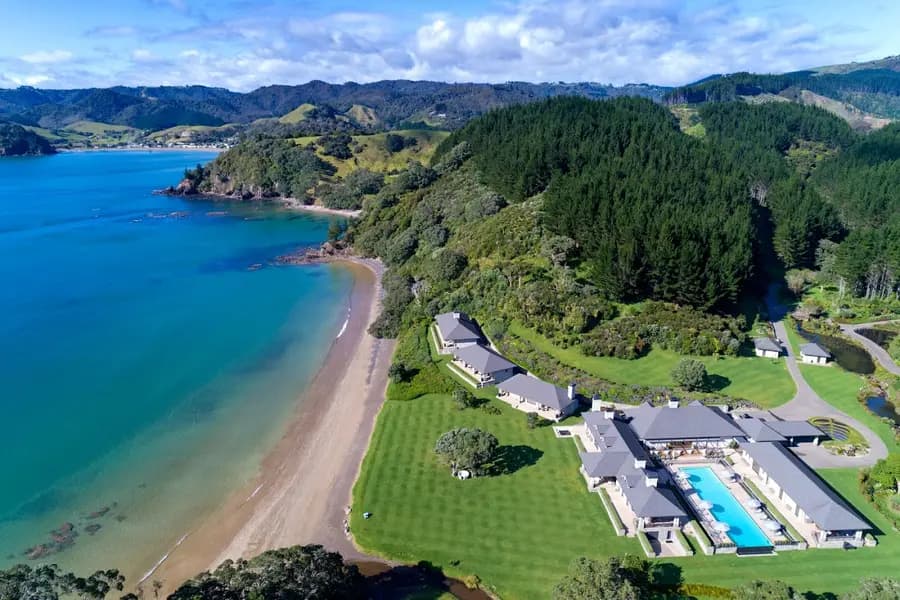 helena-bay-lodge-new-zealand — dining