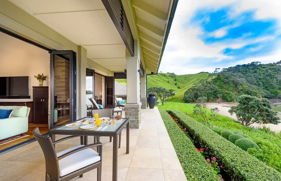 helena-bay-lodge-new-zealand — room