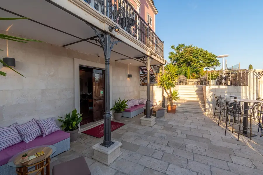 heritage-hotel-stari-grad-hvar-croatia — room
