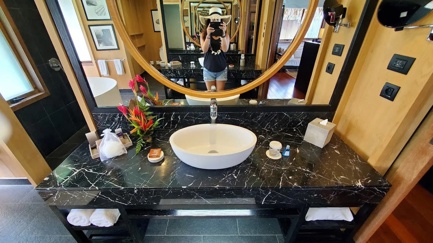 hilton-bora-bora-nui-resort-bora-bora — hero