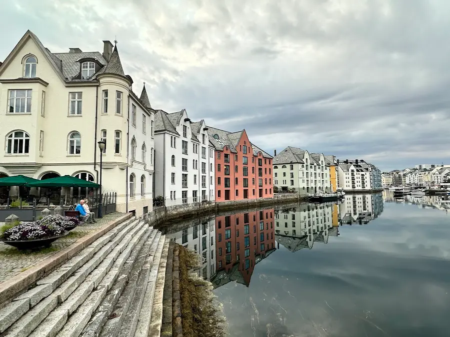 hotel-brosundet-alesund-norway — pool