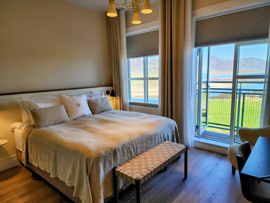 hotel-budir-snaefellsnes-iceland — dining