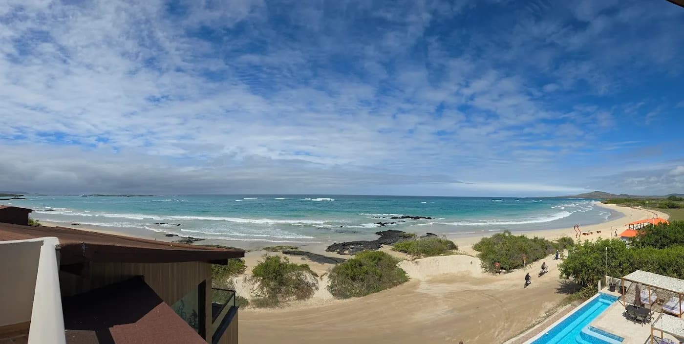 iguana-crossing-boutique-galapagos — hero