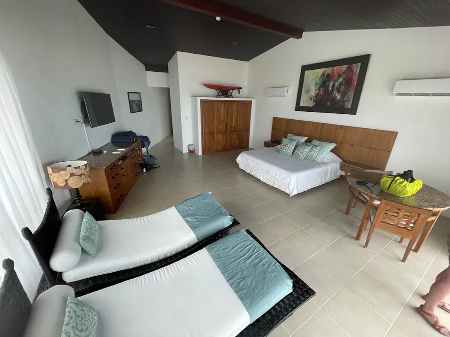 iguana-crossing-boutique-galapagos — pool