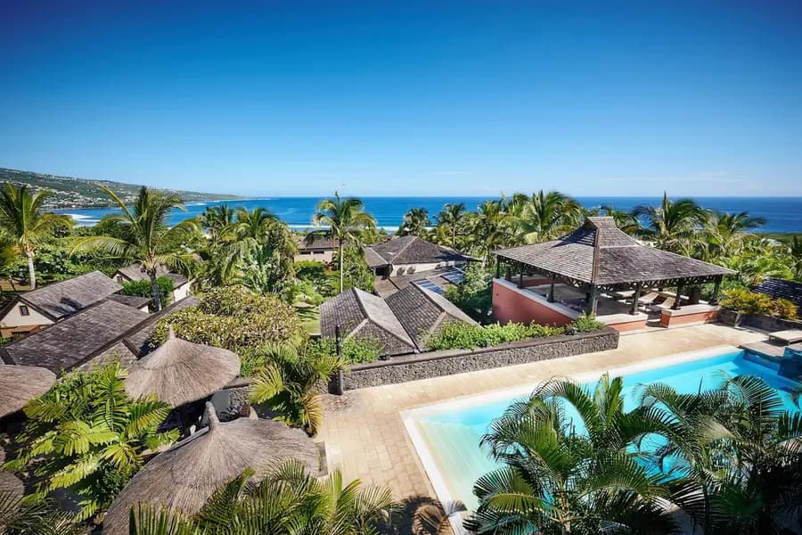 iloha-seaview-hotel-reunion — pool