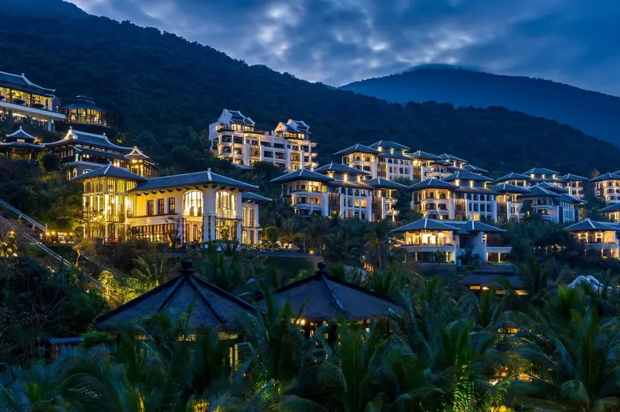 intercontinental-danang-sun-peninsula-vietnam — pool