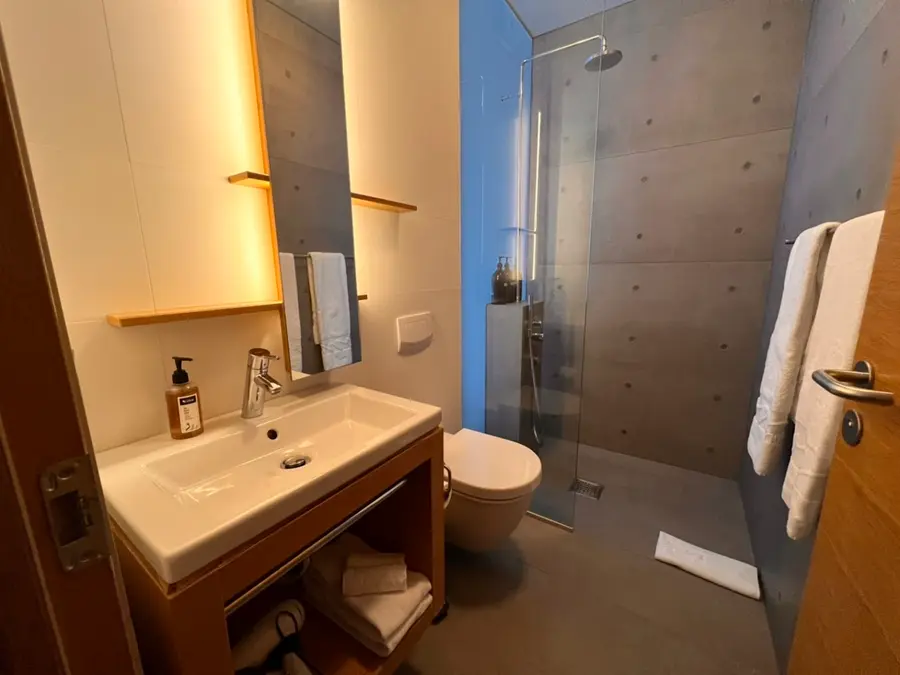 ion-adventure-hotel-nesjavellir-iceland — room