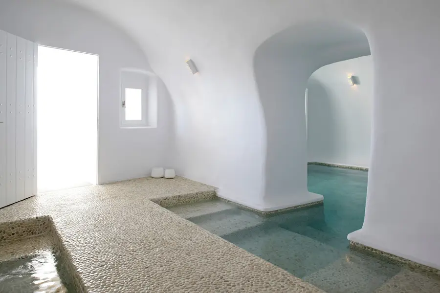 kirini-santorini-oia — pool