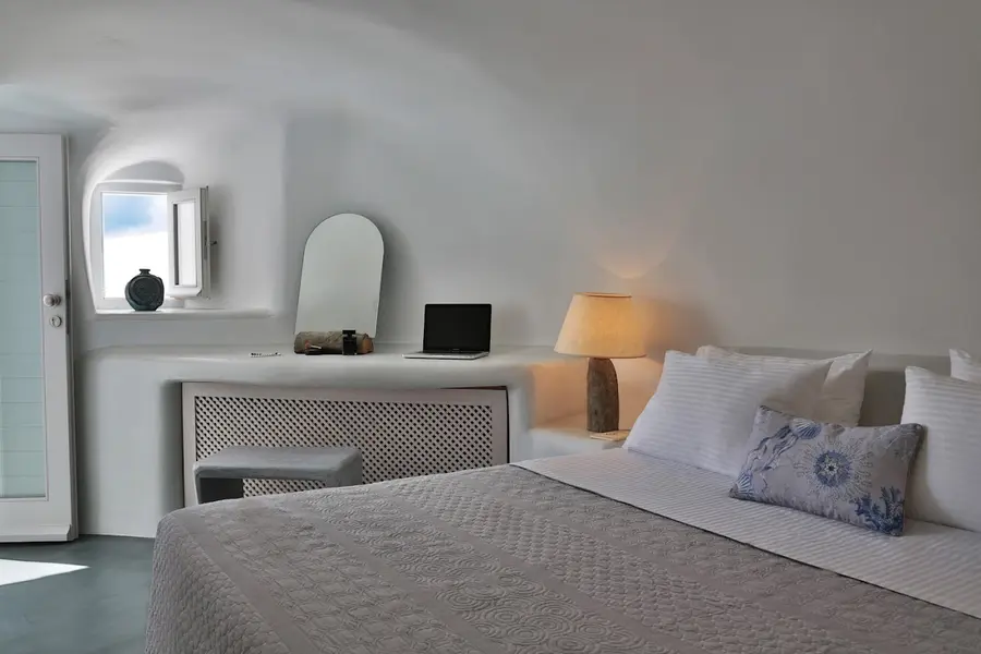 lava-caves-santorini — room