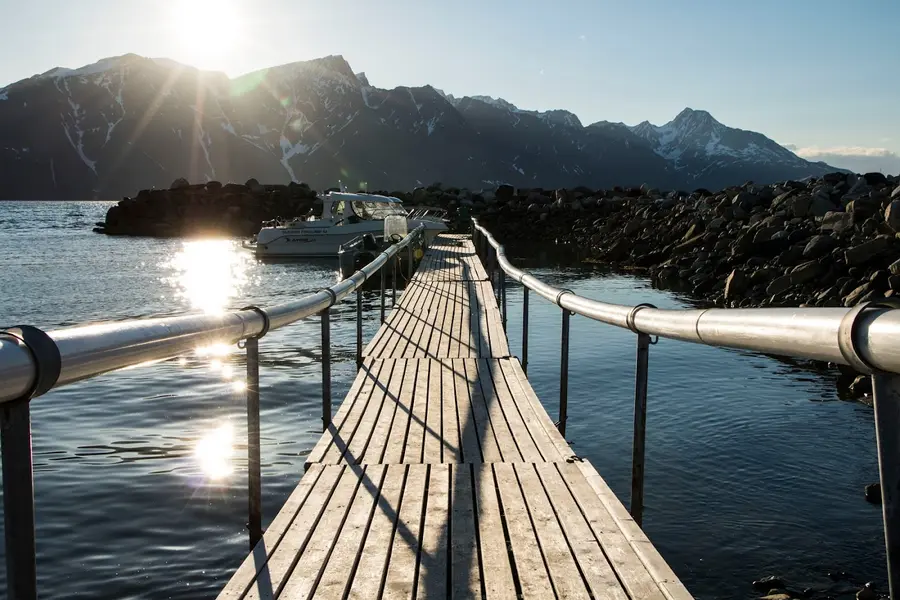 lyngen-north-glass-igloos-norway — pool