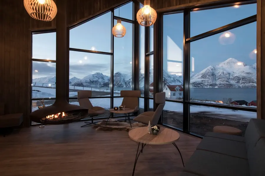 lyngen-north-glass-igloos-norway — spa