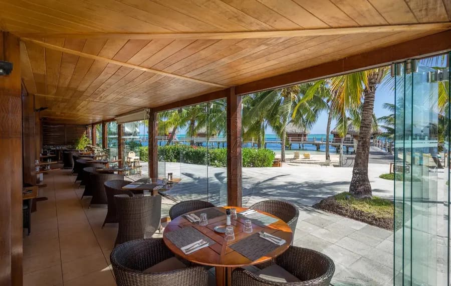 manava-beach-resort-moorea-french-polynesia — room