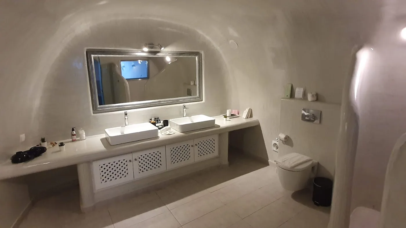 pegasus-suites-spa-imerovigli-santorini β hero