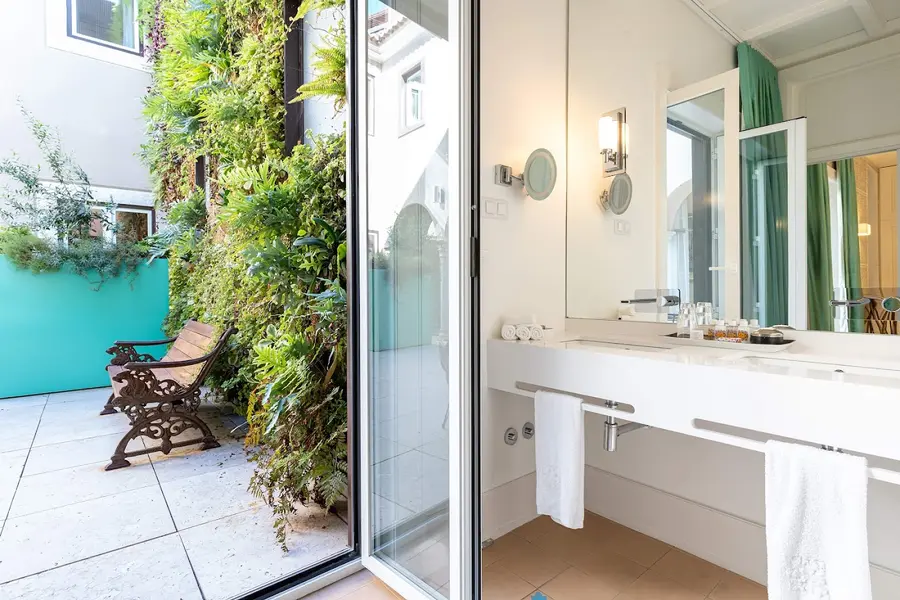 santiago-de-alfama-lisbon-portugal — dining